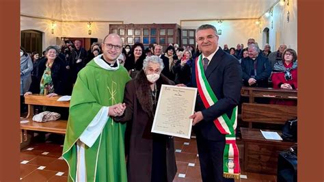 Capaccio Paestum l intera comunità festeggia i 100 anni di Nonna Rosa