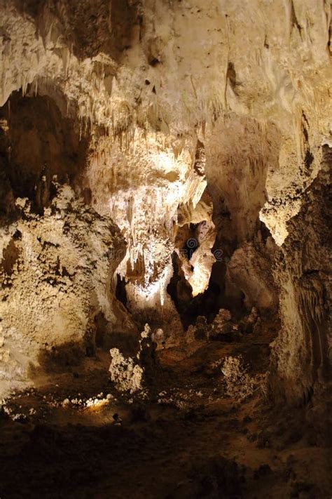 Stalagmites & Stalactites at Carlsbad Caverns National Park Editorial ...