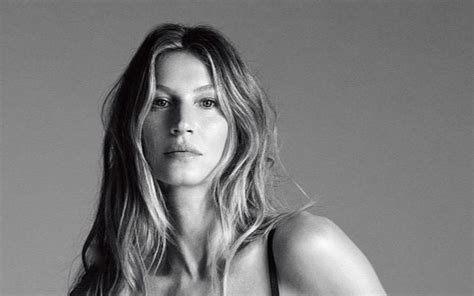 Gisele Bündchen estrela campanha da Victoria s Secret ao lado de