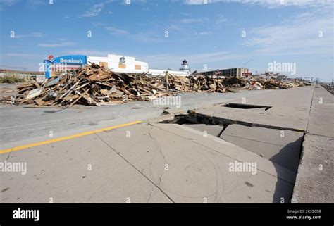 Hurricane Ike, Gavlveston Island, TX, September 17, 2088 Debris piles ...