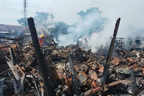 Pasar Besi Cikurubuk Tasikmalaya Kebakaran Pedagang Minta Dibuatkan Kios