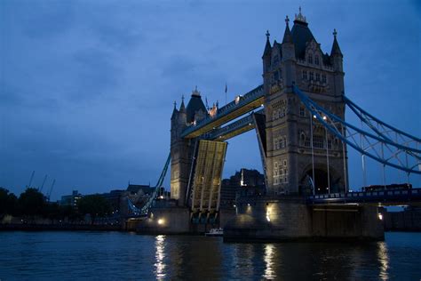 Tower Bridge and Tower Keys Ceremony – travelogs