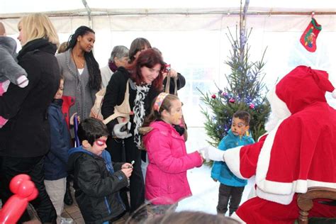 Un marché de Noël très fréquenté