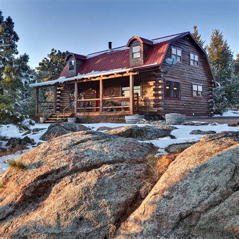 Peek Inside This Modern Log Cabin in Colorado Wilderness