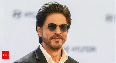 Shah Rukh Khan Gives A Befitting Reply To A User To Age Shames Him For