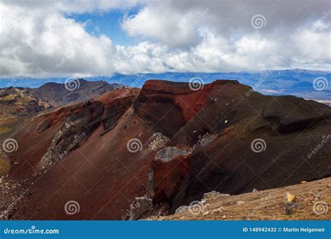 Cratera Vermelha Na Parte Superior Do Vulc O De Tongariro Tongariro