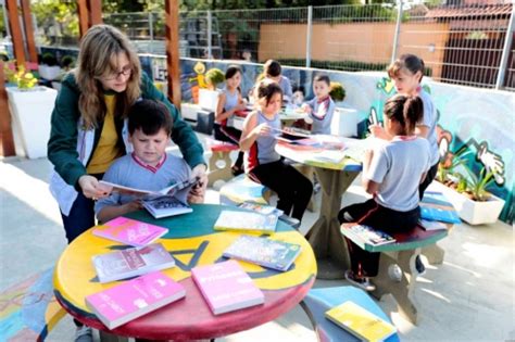 Escola Municipal Professora Eladir Skibinski - Escola Eladir Skibinski ganha praça de leitura em Joinville | ND Mais
