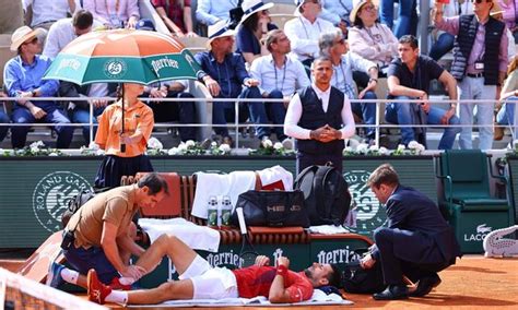 Sorge Um Knie Von Djokovic Traum Vom Grand Slam Titel Wackelt