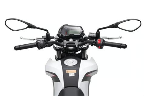 Guida Agile E Stile Moderno La Benelli Tornado Naked T 125 Fa Il Botto