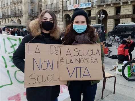 Adolescenti In Classe Da Luned Gennaio L Isola Che Torna Ad