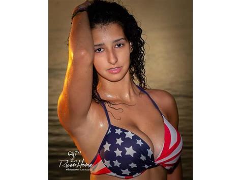 5 Hot Sexy Sofiacastillo Bikini Pics