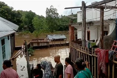 Dua Kecamatan Di Dompu Terendam Banjir BPBD NTB Ungsikan Warga