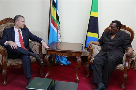 MFA Tanzania Waziri Mahiga Aagana Na Mabalozi Waliomaliza Muda Wa Kazi