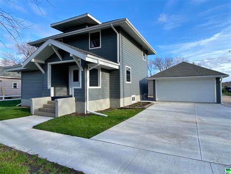 425 3rd St NW, Le Mars, IA 51031 - See Est. Value, Schools & More