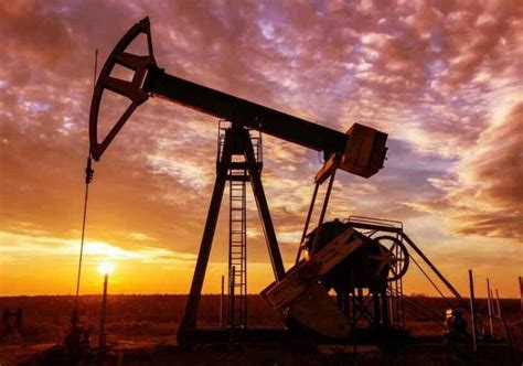 El petróleo WTI abre por debajo de los 97 dólares con una caída de más