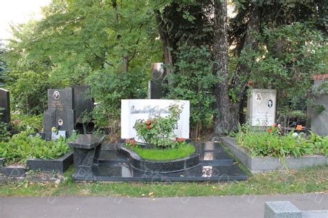 Вазы на кладбище для цветов - купить в Москве