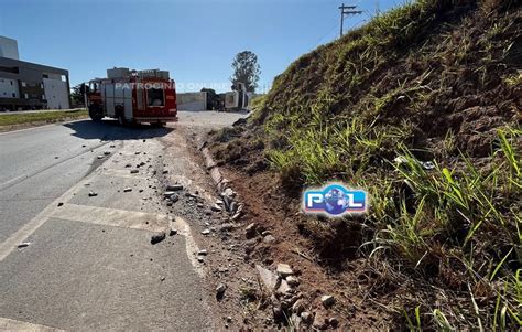 Carreta Tomba E Condutor Fica Ferido Na Mg Pr Ximo A Formiga Mg