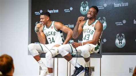 Bucks Resign Giannis Brother Thanasis Antetokounmpo Sportal World