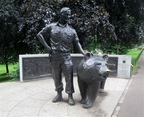 Statue of Wojtek the Bear, Princes Street Gardens, Edinburgh – A Son of ...