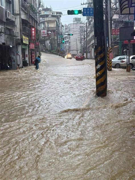 山陀兒大雨襲基隆！維德醫院內積水 街道遭淹沒畫面曝 Ettoday社會新聞 Ettoday新聞雲