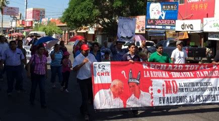 Marchan En Protesta Maestros De La Cnte