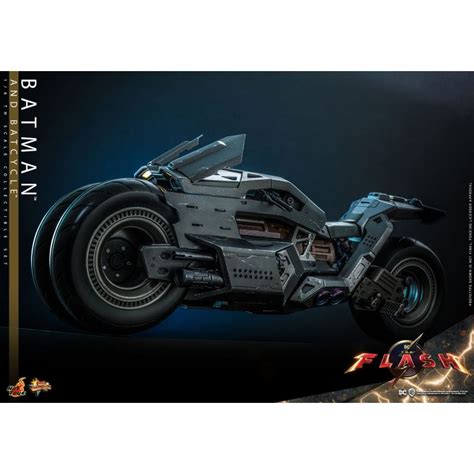 Batman And Batcycle MMS Hot Toys Figure The Flash