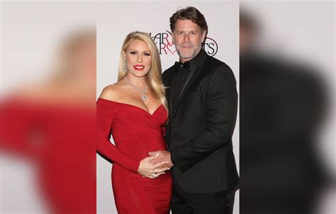 RHOC Very Pregnant Gretchen Rossi Shares Near Naked Snap
