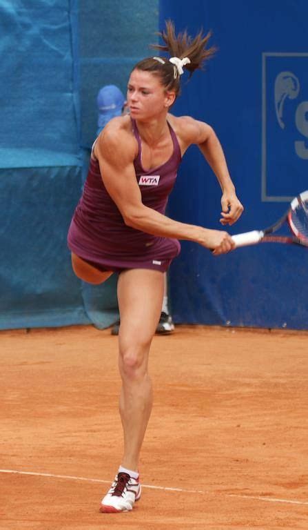 Camila Giorgi Height Higgibt