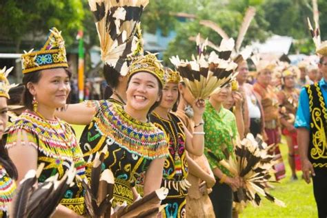 Terlengkap 9 Pakaian Adat Papua Beserta Penjelasannya