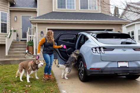 EE UU Ford amplia el cargador doméstico gratuito y la instalación