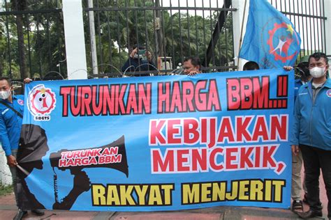 Buruh Demo Tolak Kenaikan Bbm Di Dpr