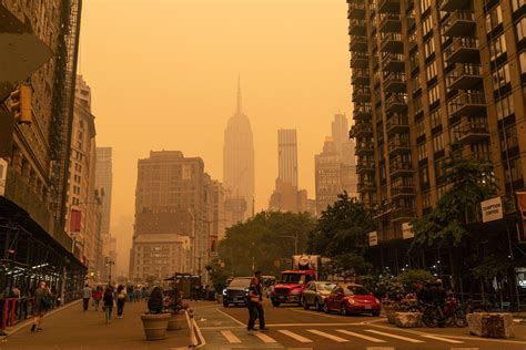 Incendios que azotan Canadá y llenan de humo Nueva York equivalen a 10