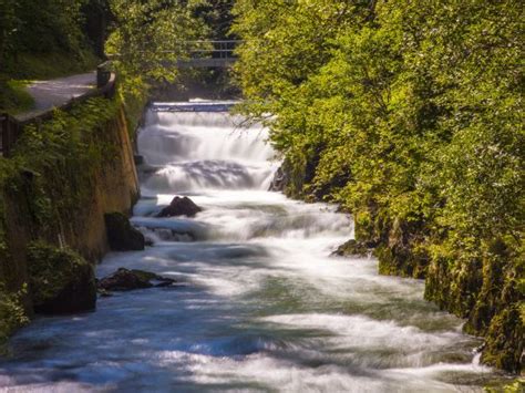 Bildet landskap natur stein foss elv strøm høst rask kropp av