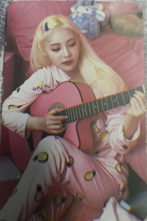 Jinsoul Of LOONA Seasons Greetings Photocard 12 30 19 Via Oncerorbit