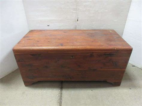 The Standard Red Cedar Chest Company Cedar Chest Albrecht Auction Service