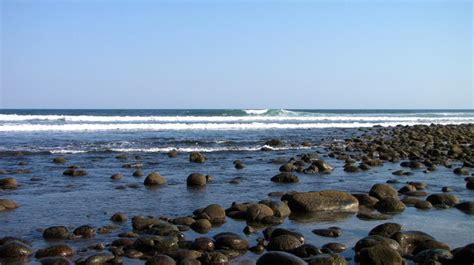 Playa El Tunco, El Salvador beaches and surf on the Pacific Ocean ...