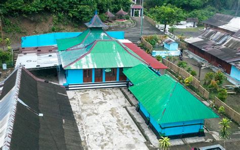 Unik Masjid Saka Tunggal Di Cikakak Banyumas Yang Kerap Dikerumuni