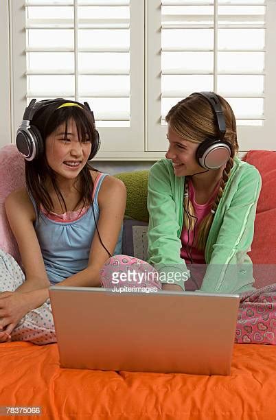 Two Preteen Girls Sharing Earphones Photos And Premium High Res