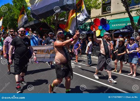 Marcha Del Orgullo Gay Del Festival De Midsumma En Melbourne Australia Fotograf A