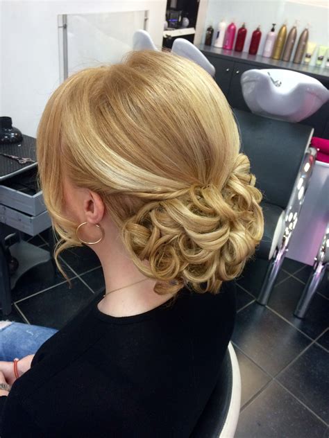 Ide Spesial Chignon Cheveux Blond