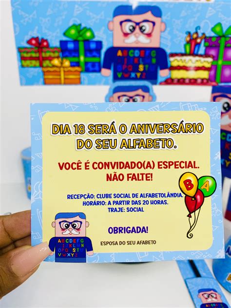 O aniversário do senhor alfabeto Abc da Scarlett Materiais