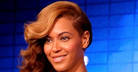 Beyoncé Stuns In Hot Mini Dress At Super Bowl Press Conference—see Her