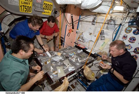 ESA - Space for Kids - Se nourrir dans l’espace