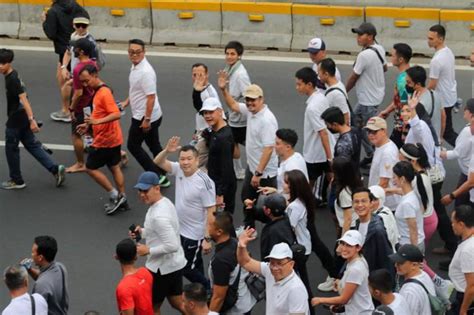 Ganjar Fun Walk Bareng Perindo Dan Sederet Artis Tanah Air Tama