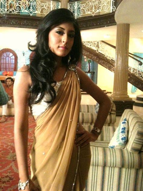 Bollywood Girls...: Kritika Kamra in hot saree