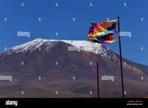 Dual flag bolivia hi-res stock photography and images - Alamy