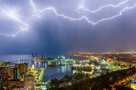 El tiempo en Málaga Impresionantes rayos Fotones Tormentas y Rayos