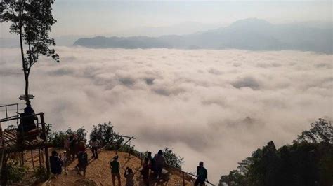 Lima Fakta Tentang Negeri Di Atas Awan Gunung Luhur Yang Viral Di Media