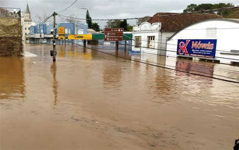 Ciclone Extratropical Deixa Mortos E Causa Enchentes No Sul Do