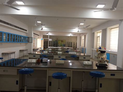 Physics Lab – Bhatnagar International School Bhera Enclave, Paschim Vihar New Delhi – 110087